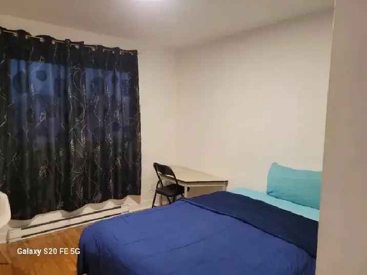 Room for rent - Chambre à louer / Metro Langelier