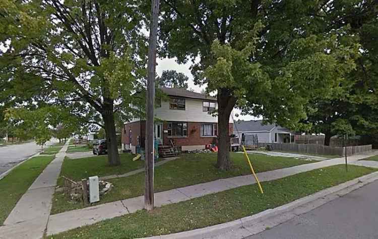 702 Confederation St -  in Sarnia