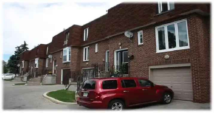 = 4 bed townhouse with w/out bsmt, indoor parking and backyard =