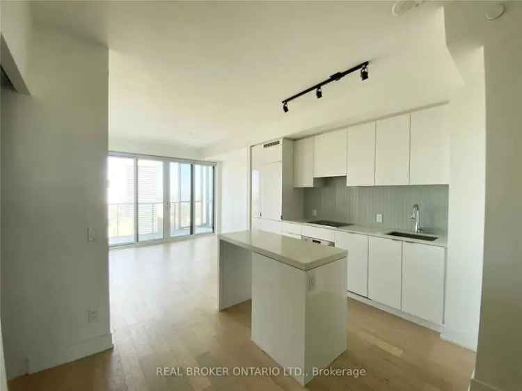 Luxury Condo at Yonge & College - Stunning City Views