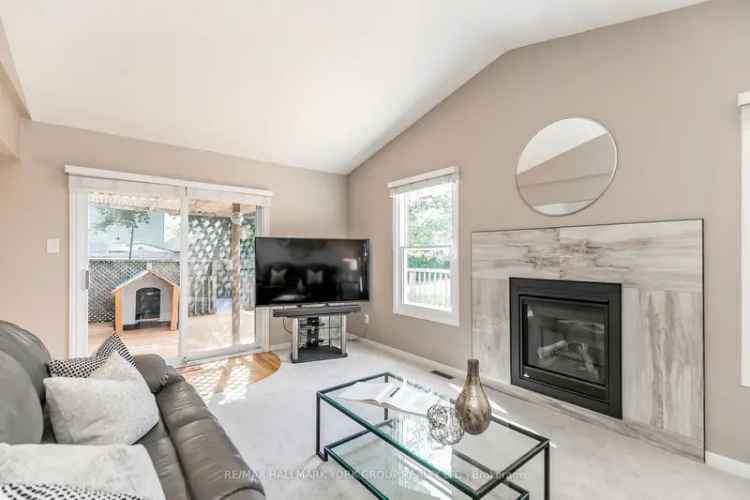 House For Sale in Newmarket, Ontario