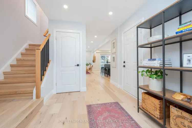 3 Bed 4 Bath Home in Meadowglen - Updated Kitchen & Private Yard