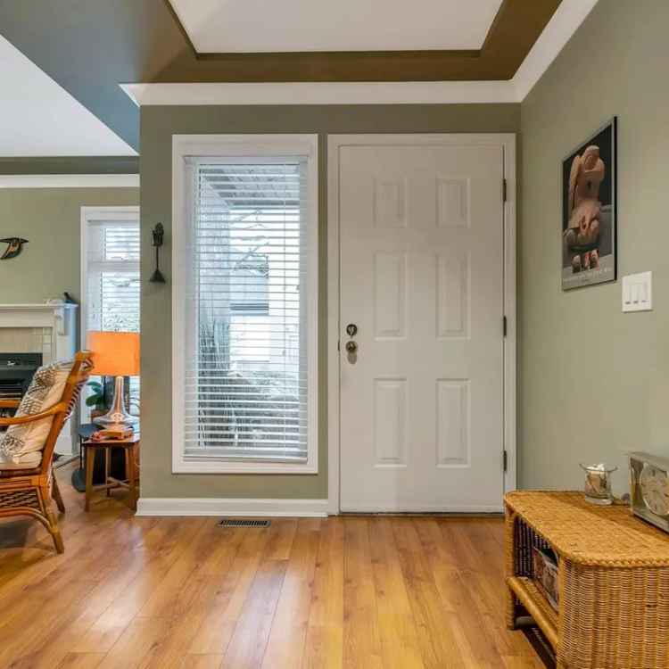 Buy Apartment in Ocean Park with 2 Bedrooms and Private Backyard