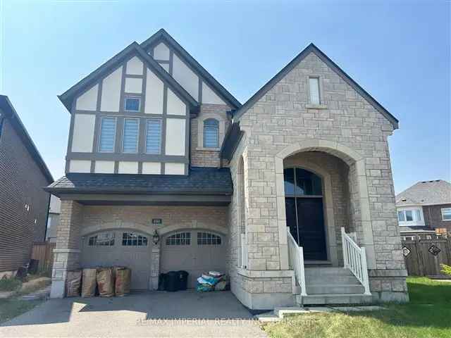 Luxury Detached Home in Oakville Family Neighborhood