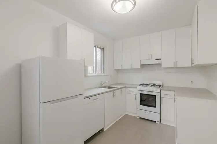 Rent Apartment in Montreal with Three Bedrooms and Balcony