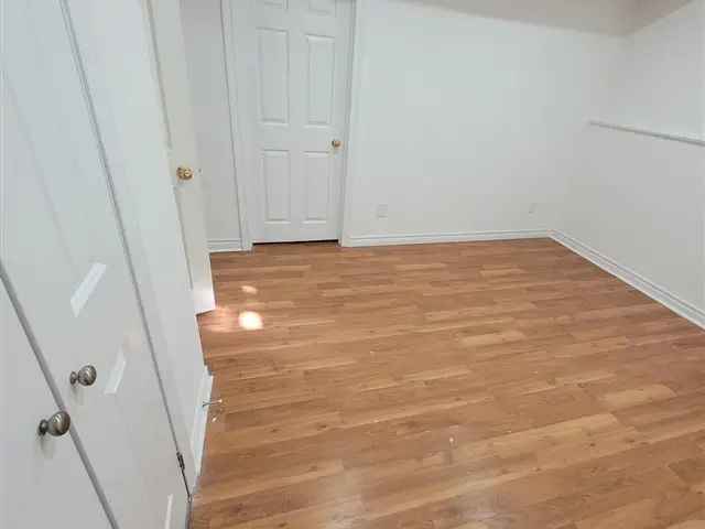 2 Bed Basement Apartment in Streetsville Near Manor Hill Park