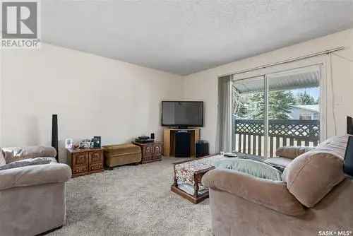 3 Bedroom 2 Bathroom Bi Level Duplex in River Heights