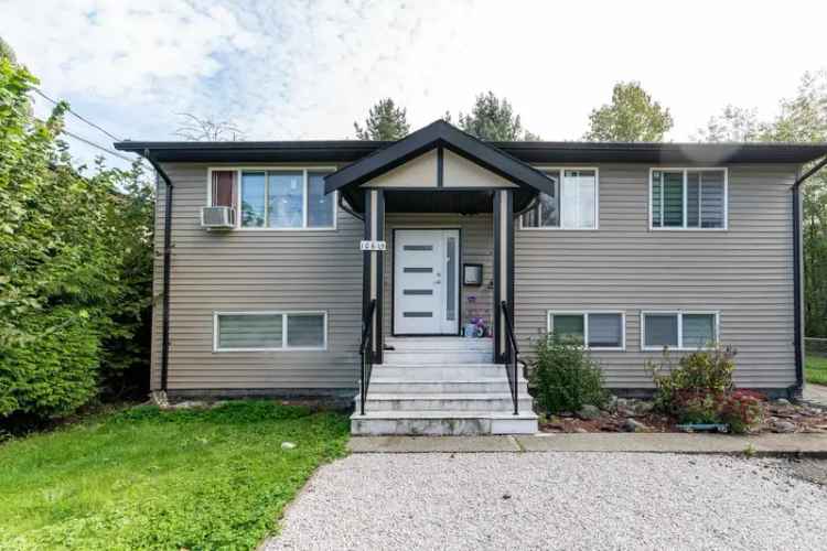 Surrey Whalley House for Sale 3 2  2 Rental Suites Family Home