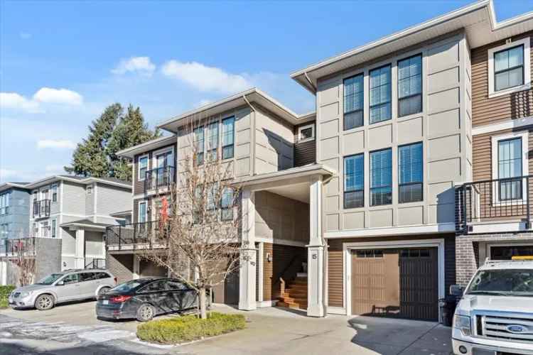 Buy Townhouse in Chilliwack with Modern Finishes and 3 Bedrooms