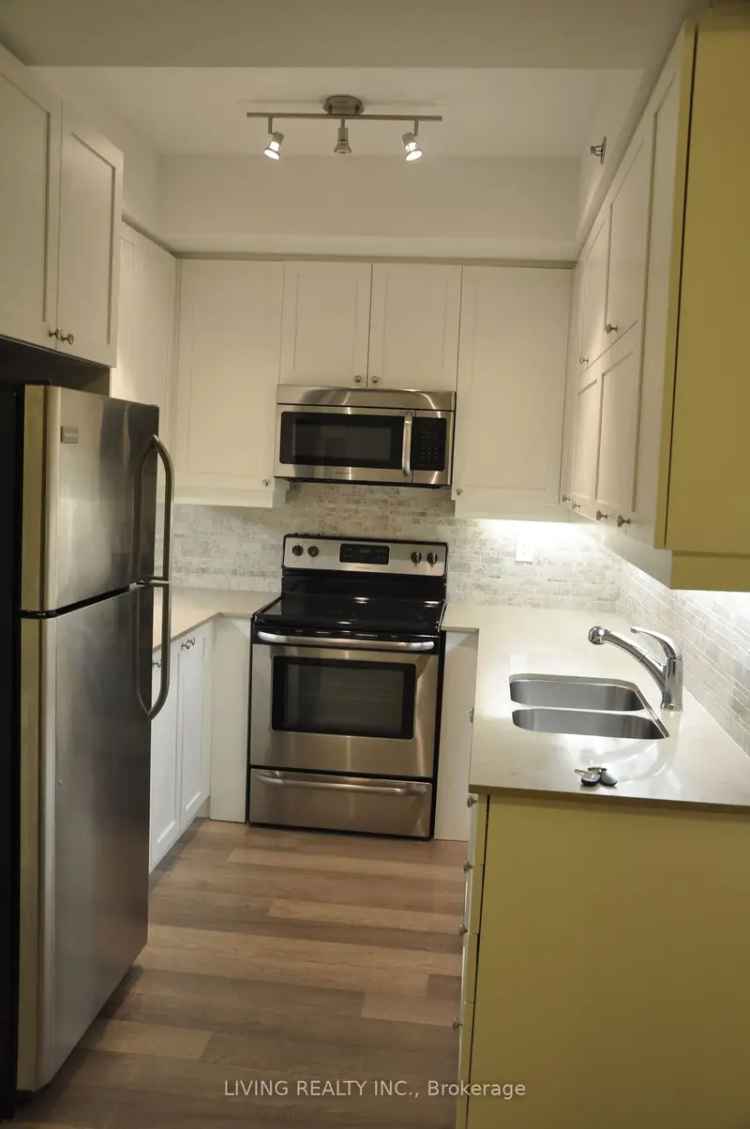 Luxury 2-Bedroom Condo in Cathedraltown - Parking Locker Included