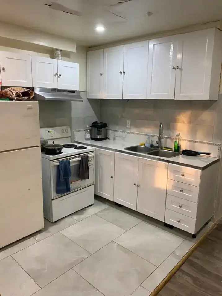 3 Bedroom Apartment for Rent in Côtes des Neiges Available July 1st