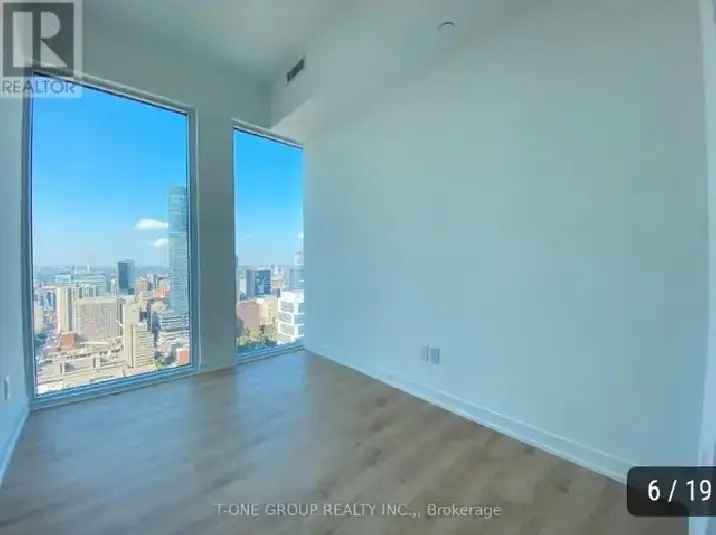 2 bedroom Condo in Downtown Toronto