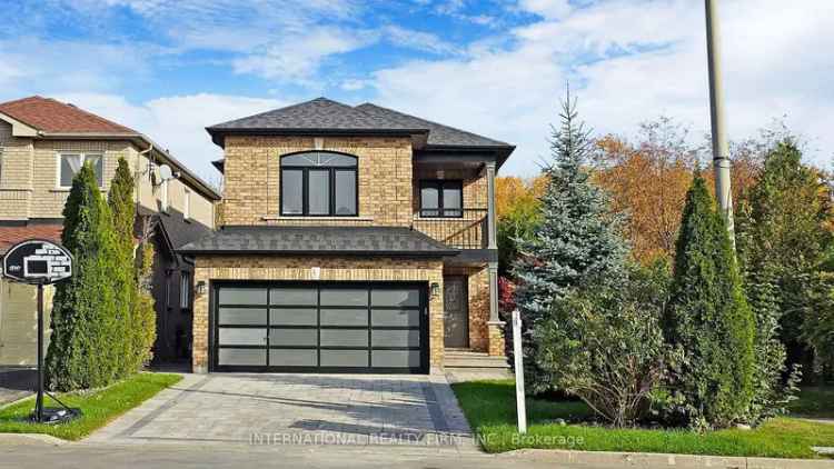 Buy 4 Bedroom House with Stunning Views in Oak Ridges Community