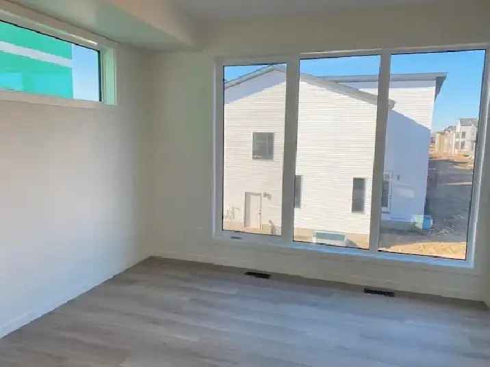 Keswick Townhouse 3 Beds Double Garage Available May 1