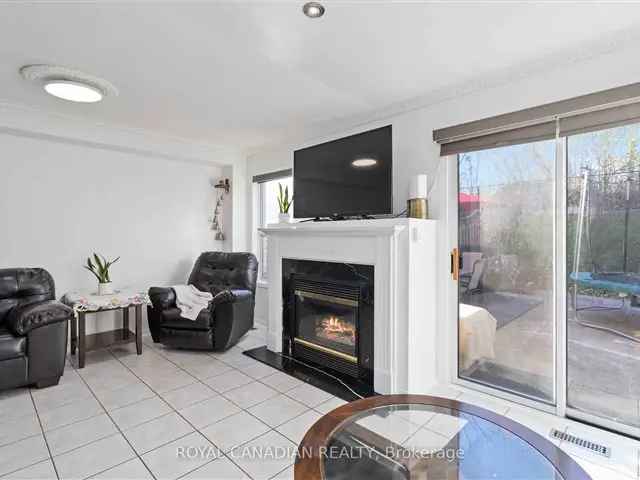 4 1 Bedroom Semi Detached Home in Meadowvale Village