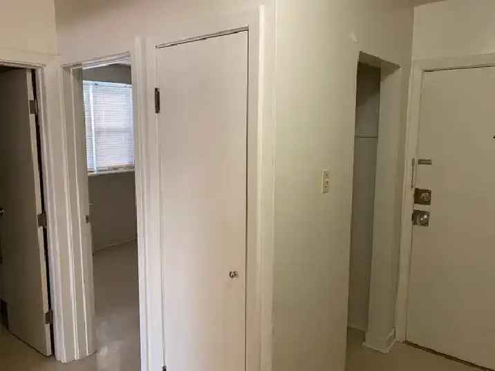 OFF BROADWAY  LARGE 1 BEDROOM