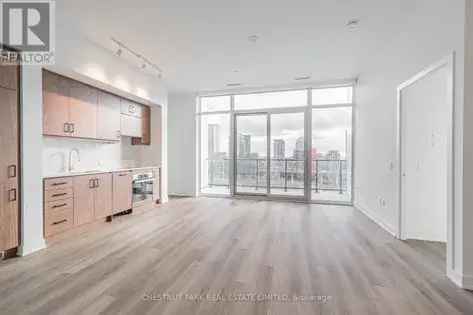 2 rooms apartment of 180 m² in Toronto