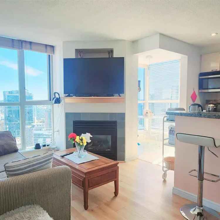 Downtown Vancouver Furnished 1-Bedroom Apartment with Stunning Views