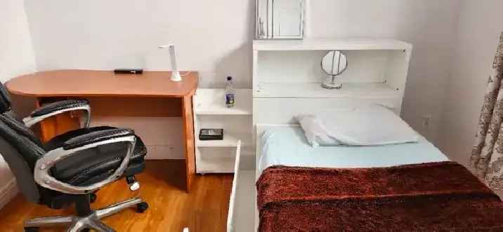 Private Room for Sublet _Chambre privée en sous-location