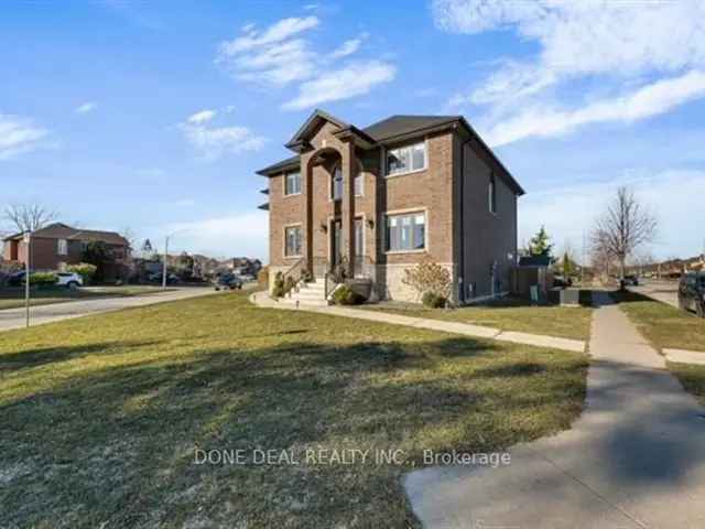 Absolute Stunning Home In Prime Windsor Location