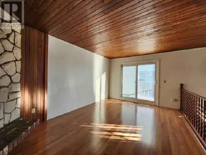 Rental 2 Bedroom Suite in Clean Quiet Location with Deck