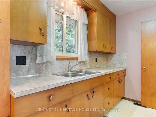 House For Sale in Brantford, Ontario