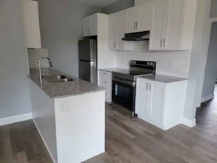 Rent Spacious 2 Bedroom Apartment in Russell with Modern Amenities