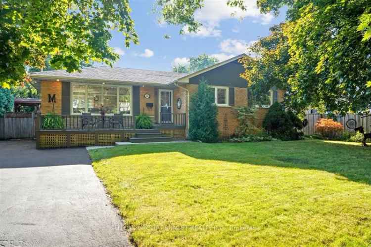 House For Sale in Oakville, Ontario