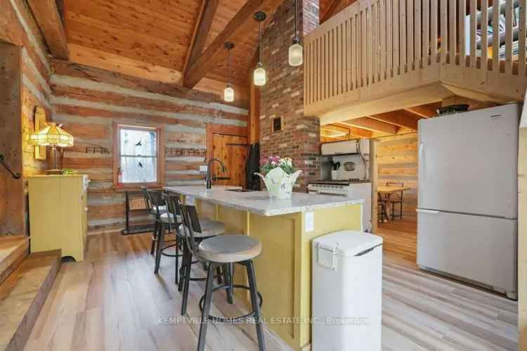 Cozy Log Home on 17 Acres Near Merrickville