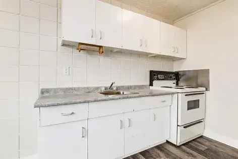 Rent 1 Room Apartment in Edmonton with Convenient Features