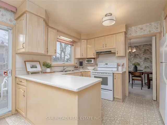 3400 Sq Ft Cooksville Family Home - Updated Kitchen, Finished Basement