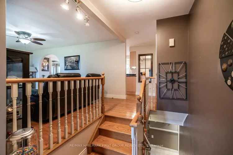 Lake View Bungalow 3 Beds 2 Baths Double Garage Workshop