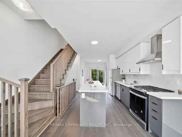 Spacious 4-Bedroom Townhouse with Ravine Views