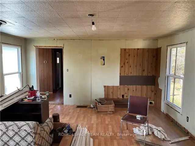 2-Bedroom Cottage Near Dupuis Lake - Updated Systems