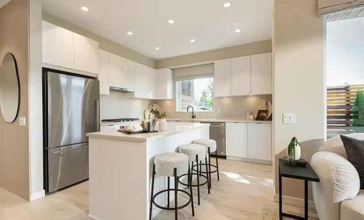 Condo For Sale in Surrey, British Columbia