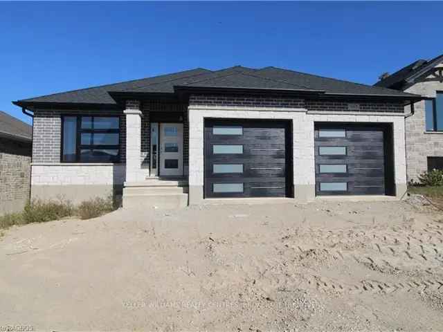 Lovely Bungalow with Walkout Basement and Covered Deck