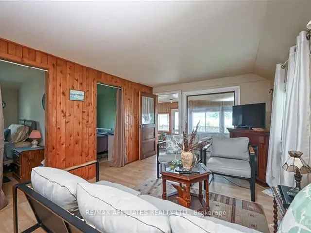 Rideau River Waterfront Cottage 3-Season Bungalow 3 Bedrooms