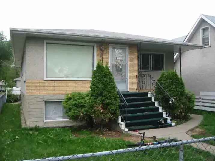 Rent 3 Bedroom Main Floor Suite in North Edmonton with Spacious Features