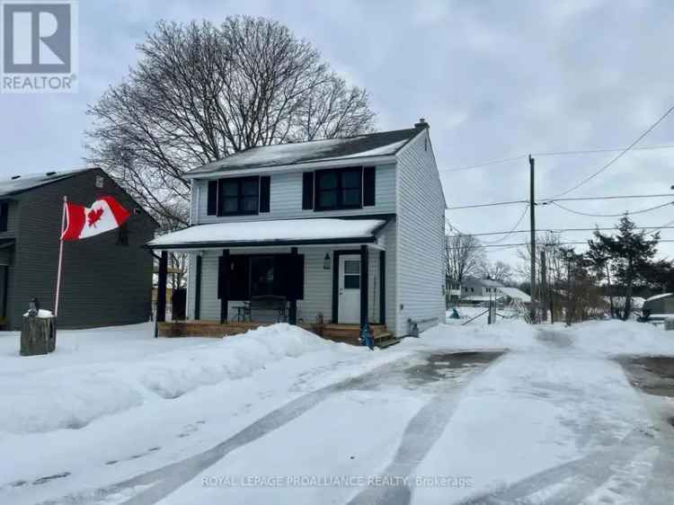 3 Bedroom 2 Bathroom Home Near Picton and Macaulay Trails