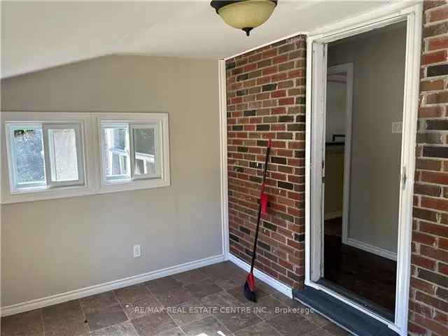 Kinmount Brick Bungalow 3 Bedroom Home Near Trails