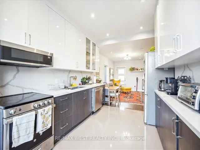 Multi Generational Home With Laneway Suite 3 Rental Units