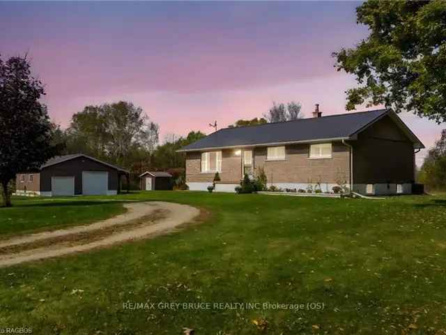 House For Sale in Georgian Bluffs, Ontario