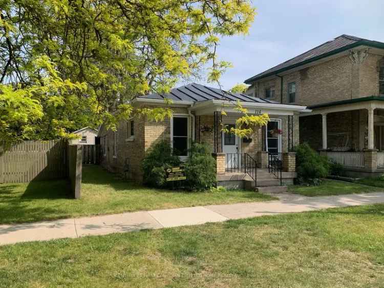 All Brick 2 Bedroom Bungalow in Strathroy - Updated Open Concept