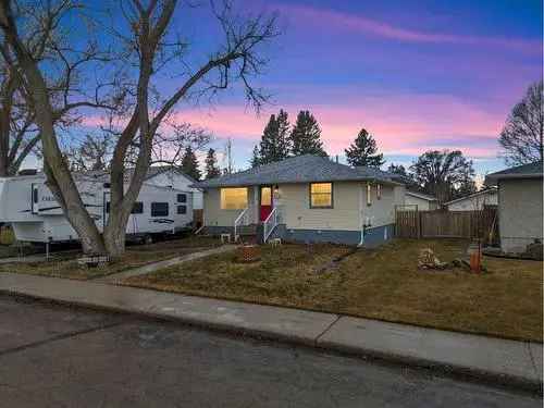 Grandview Bungalow 4 Bed 3 Bath - Farmhouse Charm