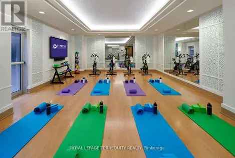2 Bedroom Toronto Apartment 888 Sq Ft Luxury Amenities