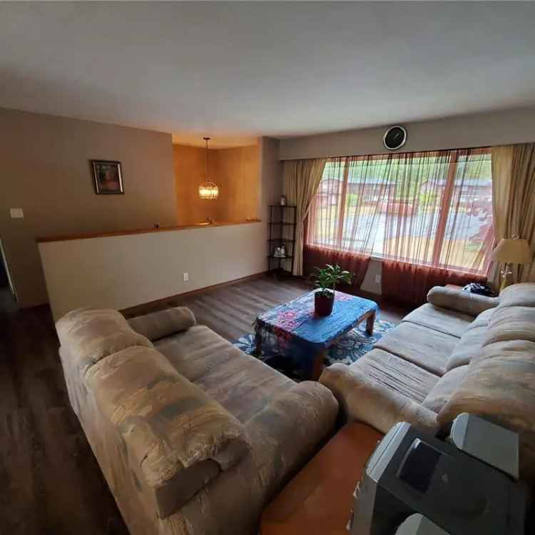 Tahsis 2-Story Home - Updated and Move-In Ready
