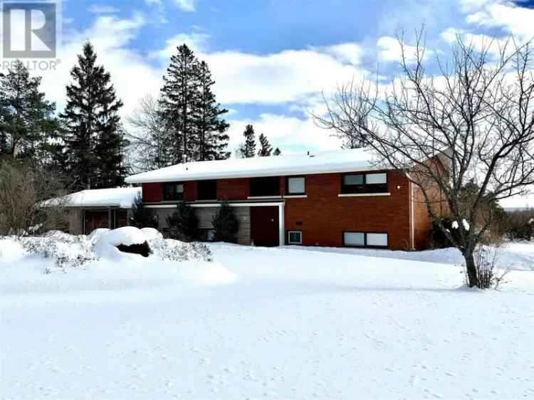 Charming Semi Rural Bilevel Home 2 2 Bedrooms Oversized Garage