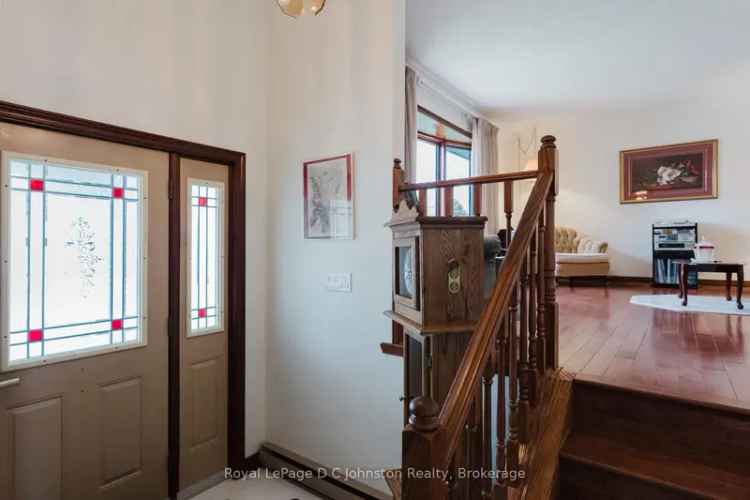 3 Bedroom Home in Southampton - Custom Built with Multiple Living Spaces