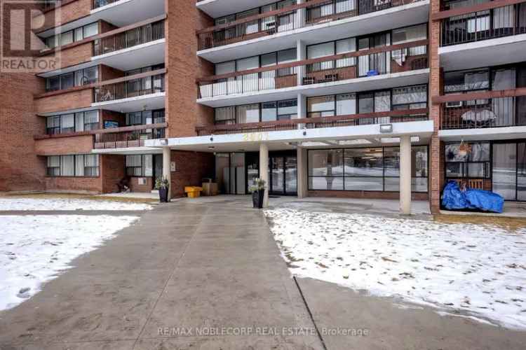 Buy condo in Erin Mills with modern finishes and amazing views