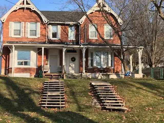 2 Bedroom Triplex Barrie - All Inclusive